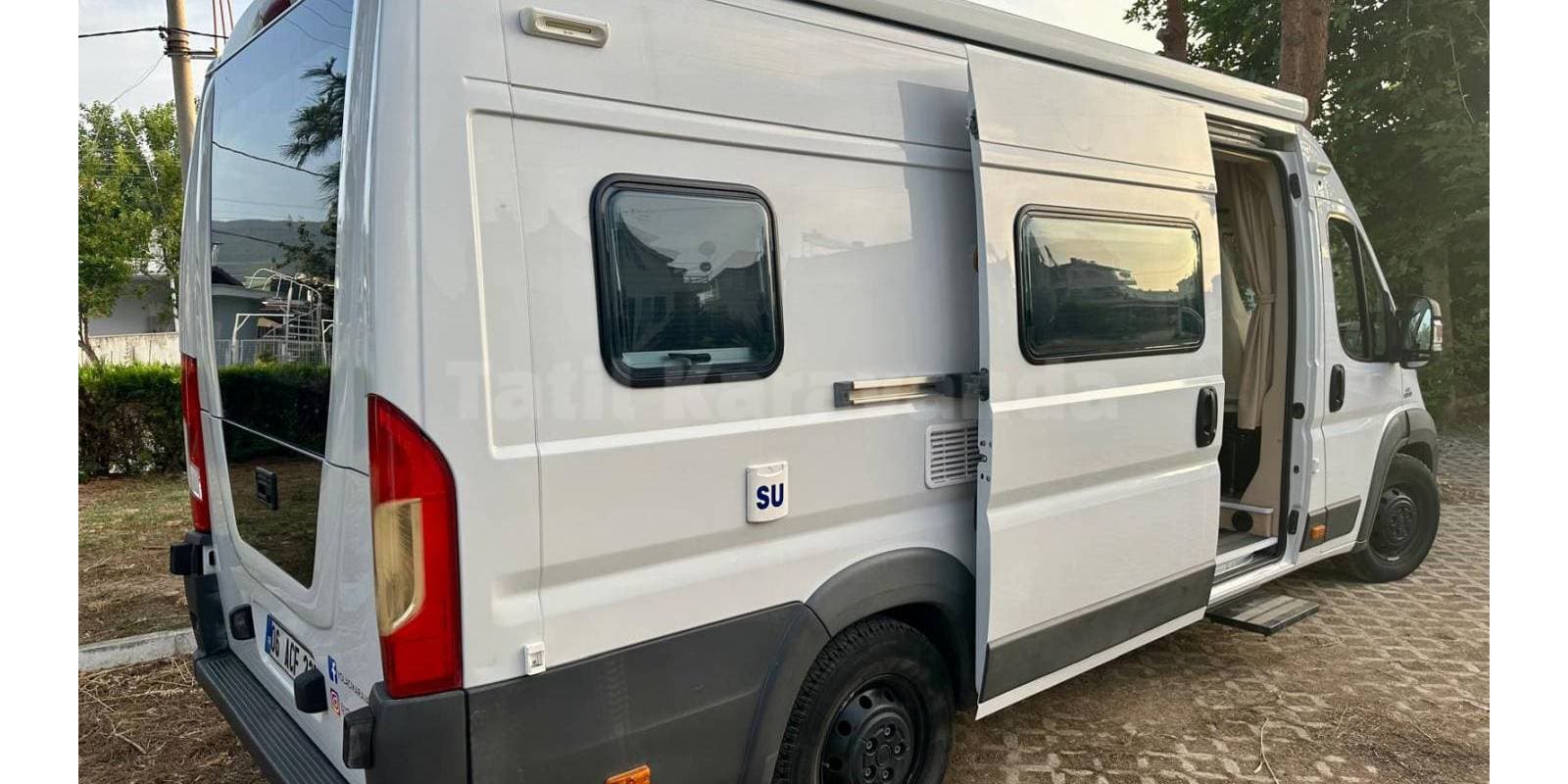 2024 yapımı 4 kişilik karavan kaskolu Kuşadasından kiralık - Görsel 3